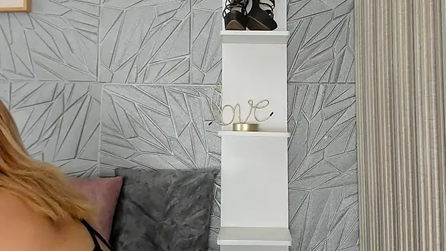 Snapshot of agatadelphine chatting on October 18, 2025, 1:13 pm agatadelphine online show from October 18, 2025, 1:13 pm