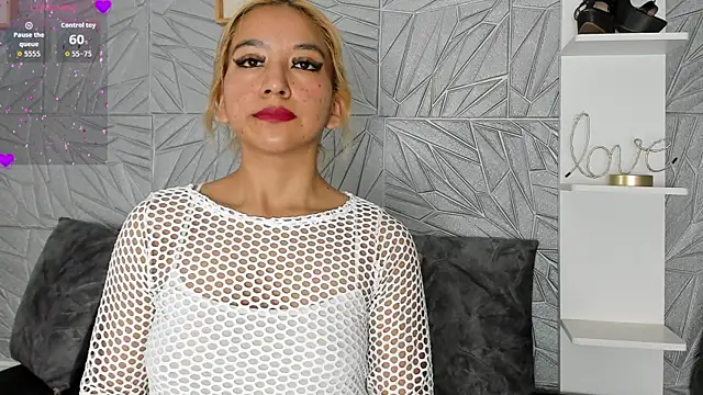 Snapshot of agatadelphine chatting on October 2, 2025, 1:14 pm agatadelphine online show from October 2, 2025, 1:14 pm