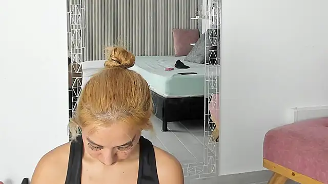 Snapshot of agatadelphine chatting on September 24, 2025, 1:17 pm agatadelphine online show from September 24, 2025, 1:17 pm