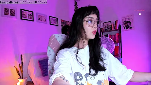 Conlosmichis online show from October 10, 2025, 10:54 pm