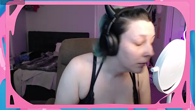 Snapshot of CirqueNoirBlu chatting on September 10, 2025, 3:05 am CirqueNoirBlu online show from September 10, 2025, 3:05 am