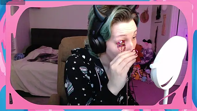 Snapshot of CirqueNoirBlu chatting on October 8, 2025, 2:46 am CirqueNoirBlu online show from October 8, 2025, 2:46 am