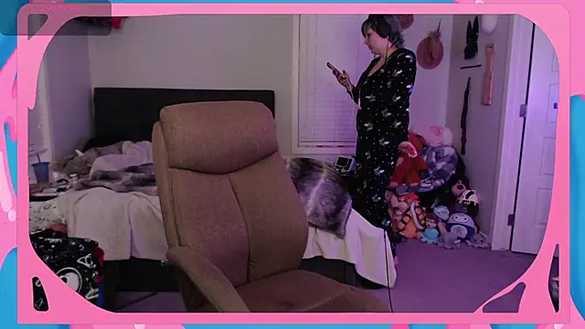 Snapshot of CirqueNoirBlu chatting on October 15, 2025, 3:49 am CirqueNoirBlu online show from October 15, 2025, 3:49 am