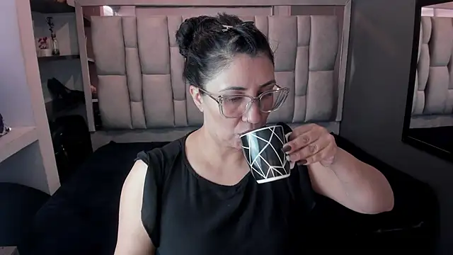 GiaFox  online show from October 6, 2025, 7:36 pm