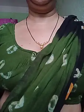 Snapshot of Rosy-B chatting on May 19, 2026, 12:04 am Rosy-B online show from May 19, 2026, 12:04 am
