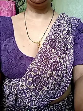 Snapshot of Rosy-B chatting on April 29, 2026, 9:57 am Rosy-B online show from April 29, 2026, 9:57 am