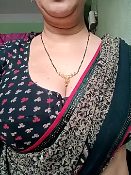 Snapshot of Rosy-B chatting on April 21, 2026, 12:23 am Rosy-B online show from April 21, 2026, 12:23 am