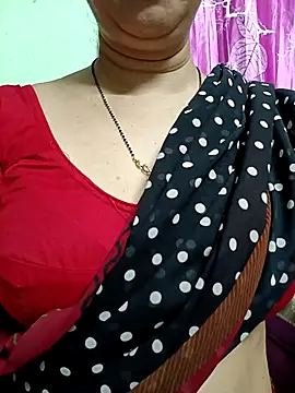 Snapshot of Rosy-B chatting on April 22, 2026, 10:27 pm Rosy-B online show from April 22, 2026, 10:27 pm