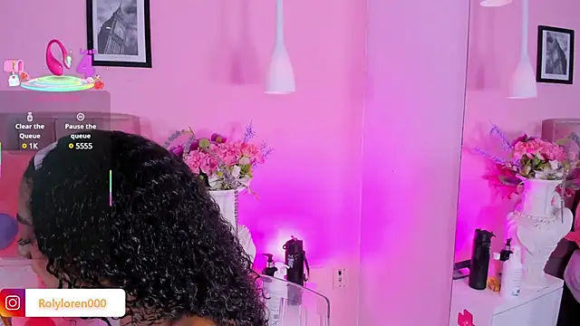 Snapshot of RolyLoren chatting on March 7, 2025, 9:48 pm RolyLoren online show from March 7, 2025, 9:48 pm