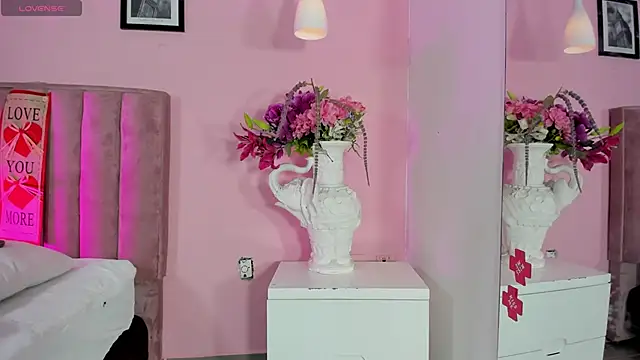 Snapshot of RolyLoren chatting on February 24, 2025, 10:03 pm RolyLoren online show from February 24, 2025, 10:03 pm