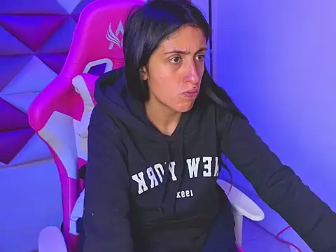 Cameron cutte online show from November 25, 2025, 3:18 am