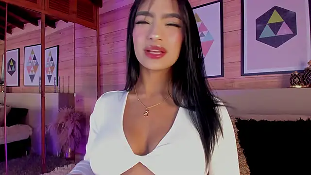 IzzyWild online show from September 21, 2025, 12:10 pm