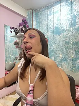 Analia 01 online show from November 18, 2025, 1:03 pm