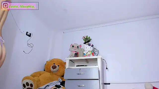 Snapshot of Laura_naughty_ chatting on January 8, 2025, 8:06 am Laura naughty online show from January 8, 2025, 8:06 am