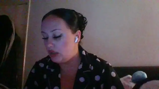 CurvyQueen2023 online show from December 4, 2025, 4:06 pm