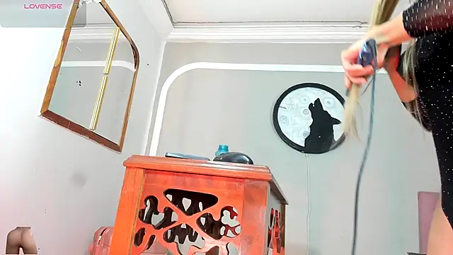 Jimena Grey online show from November 18, 2025, 6:17 am