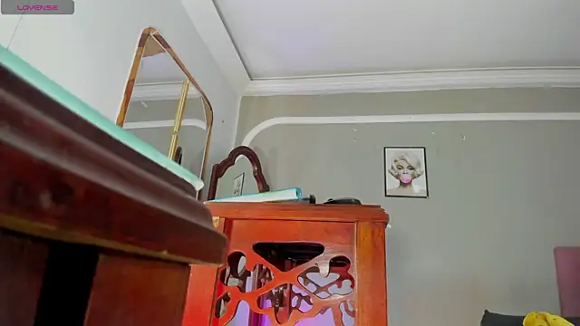 Jimena Grey online show from January 9, 2026, 3:57 am