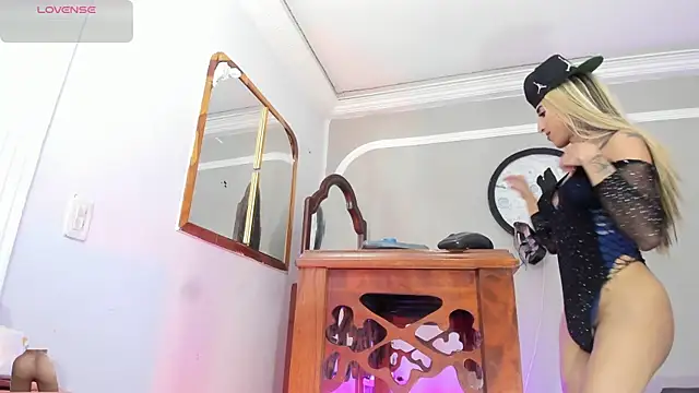 Jimena Grey online show from November 19, 2025, 6:57 am