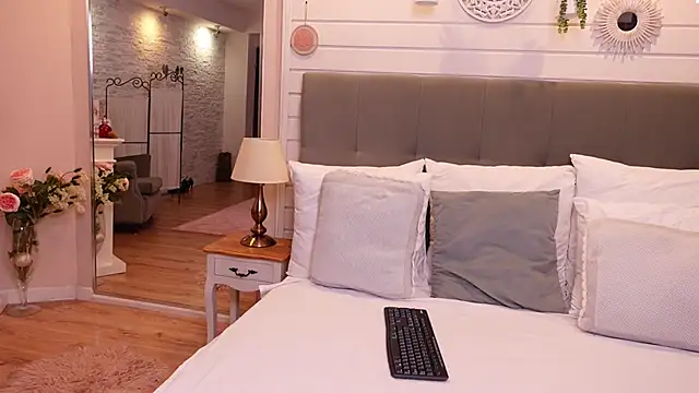 LinaReese online show from February 27, 2025, 10:01 am