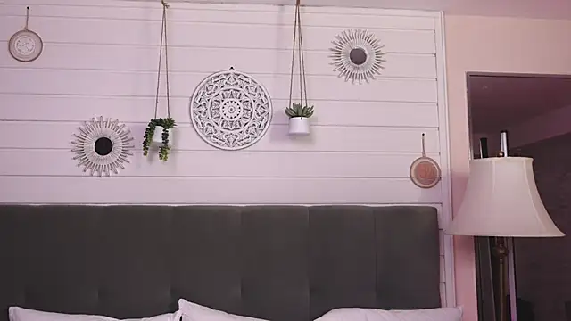 LinaReese online show from November 26, 2025, 4:45 am