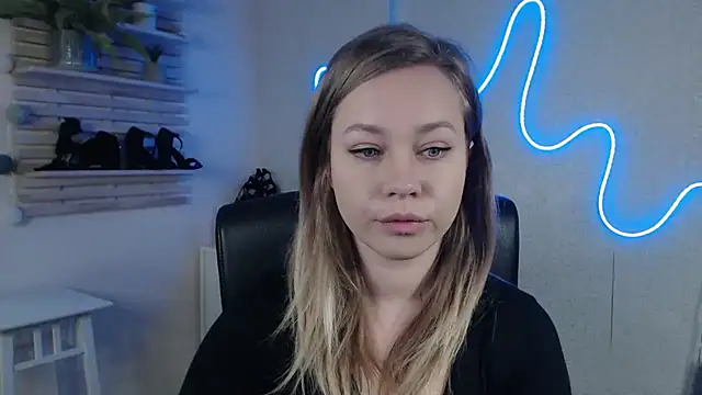 holly xglam online show from February 24, 2025, 12:20 am