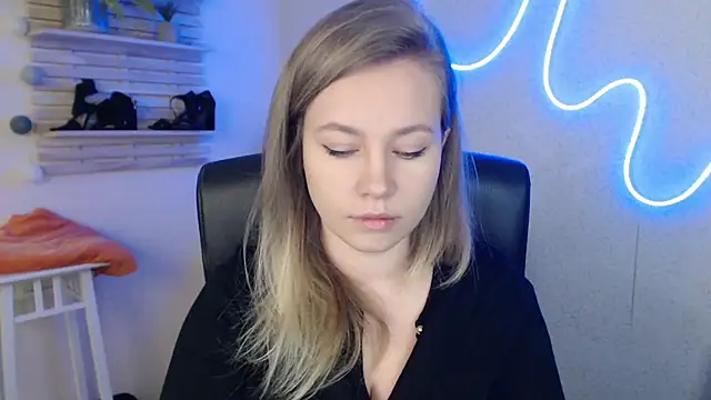 holly xglam online show from March 13, 2025, 12:16 am