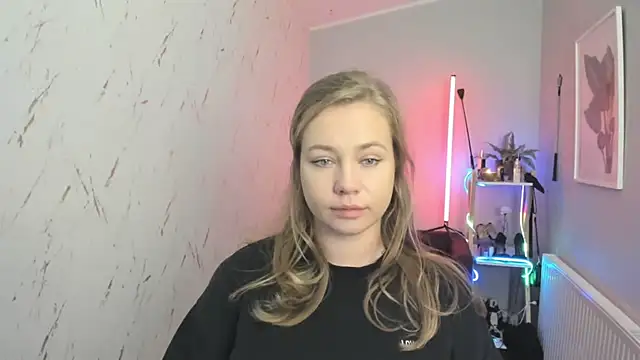 holly xglam online show from October 7, 2025, 6:31 pm