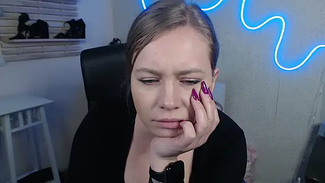 holly xglam online show from February 27, 2025, 6:24 am