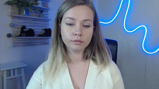 holly xglam online show from March 12, 2025, 3:24 am