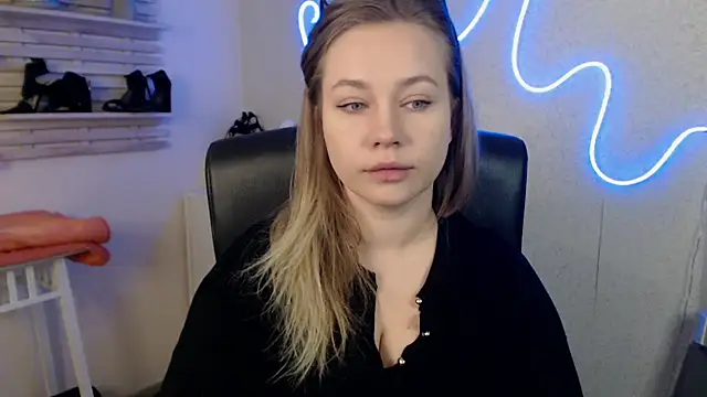 holly xglam online show from March 19, 2025, 12:04 am