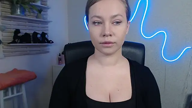 holly xglam online show from February 27, 2025, 12:14 am