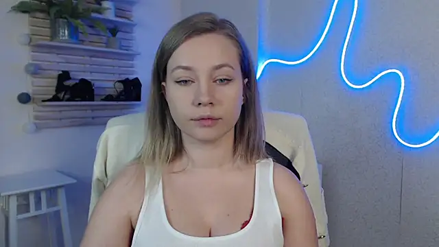 holly xglam online show from March 12, 2025, 12:20 am