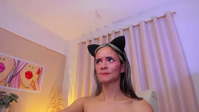 SkiinnyAna online show from September 14, 2025, 1:06 am