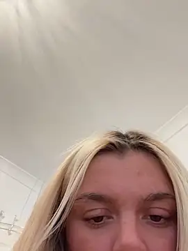 IrishTeenBarbie69 online show from April 12, 2026, 1:47 pm