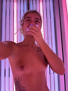 IrishTeenBarbie69 online show from December 20, 2024, 2:48 pm