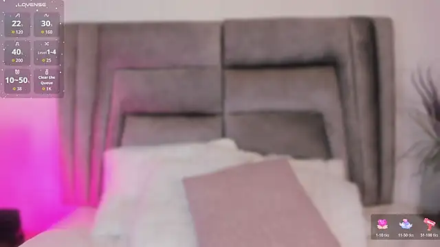 sophiee smith online show from April 17, 2026, 11:35 am