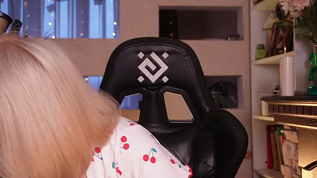 Chriss Fox online show from March 27, 2026, 3:24 pm