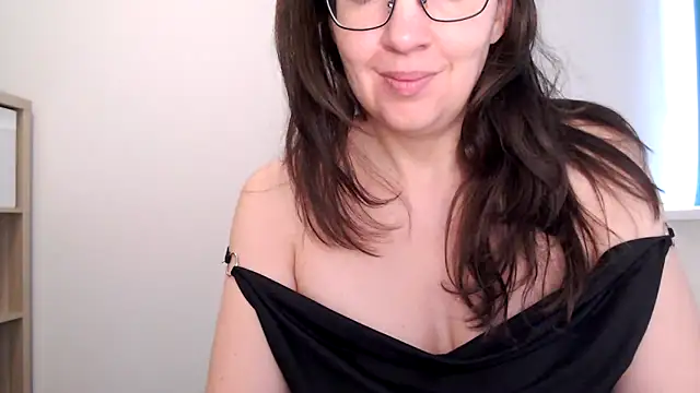 Ella Next Door online show from December 22, 2025, 9:42 am