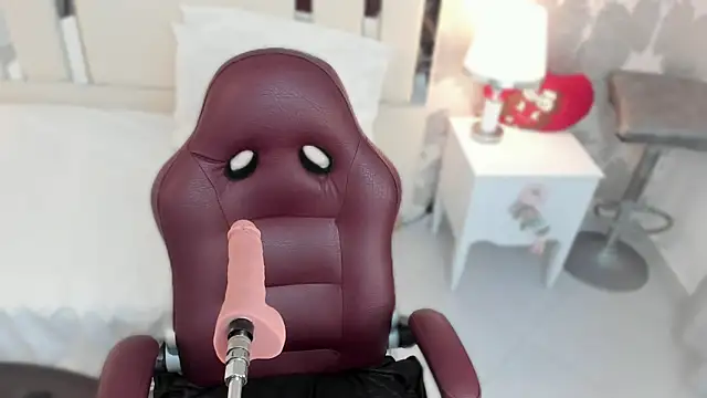 Miliaangeles online show from December 17, 2025, 9:25 am