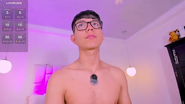 Snapshot of CodyTwink chatting on May 15, 2026, 5:22 pm CodyTwink online show from May 15, 2026, 5:22 pm