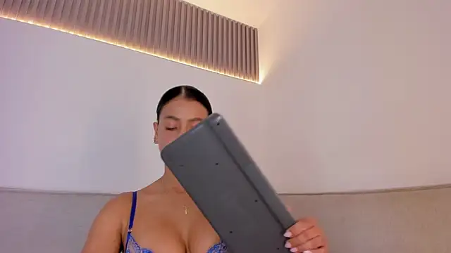 jasminehill  online show from June 3, 2026, 2:33 pm