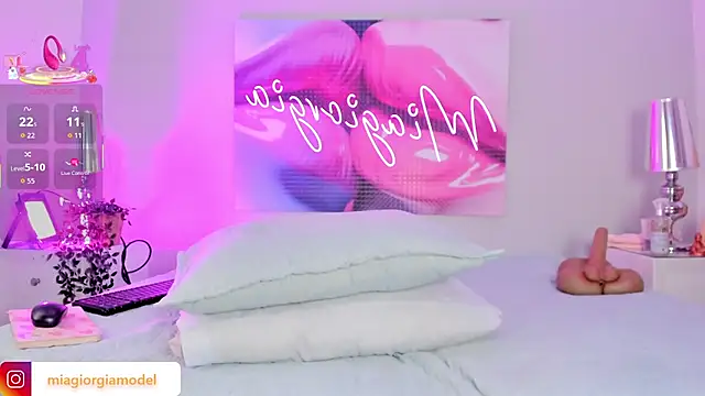 Miagiorgia  online show from April 17, 2026, 3:48 pm