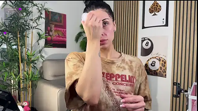 NattyFierros online show from October 9, 2025, 8:04 am