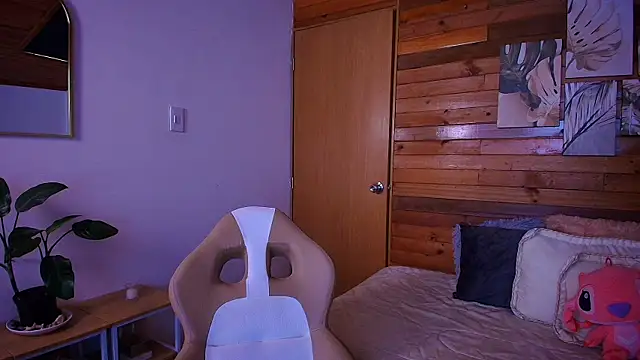 amber curly online show from April 20, 2026, 6:53 pm