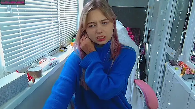 Olivka Grr online show from December 14, 2024, 7:40 am