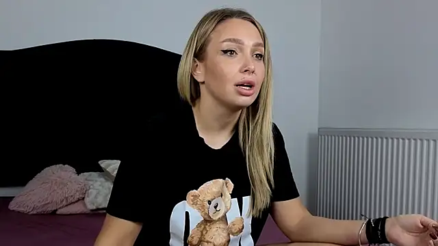 Snapshot of AnnaMaee chatting on November 3, 2025, 8:56 pm AnnaMaee online show from November 3, 2025, 8:56 pm