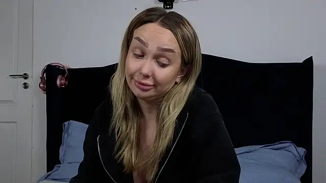 Snapshot of AnnaMaee chatting on November 19, 2025, 8:31 pm AnnaMaee online show from November 19, 2025, 8:31 pm