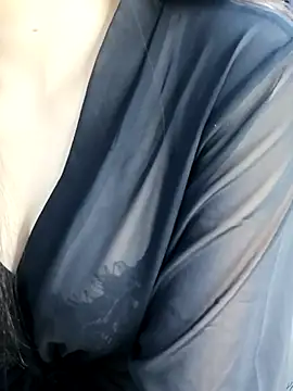 Snapshot of _Linez_ chatting on November 7, 2025, 6:34 pm Linez online show from November 7, 2025, 6:34 pm