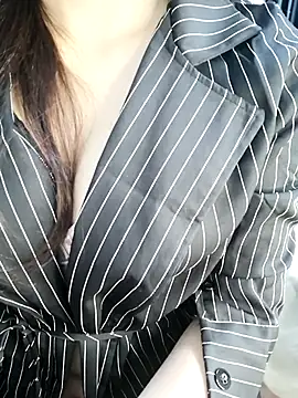 Snapshot of _Linez_ chatting on November 21, 2025, 6:18 pm Linez online show from November 21, 2025, 6:18 pm