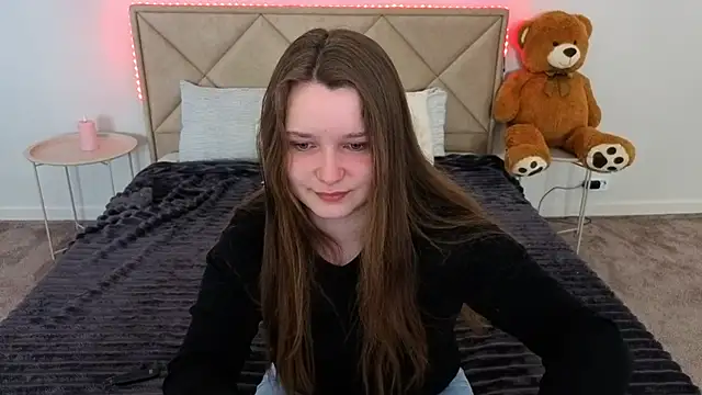 Snapshot of MagicPeachh_ chatting on April 23, 2026, 5:47 am MagicPeachh online show from April 23, 2026, 5:47 am